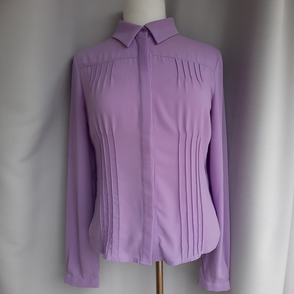 Three blouses - Picture 2 of 5